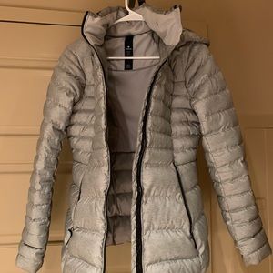 Never worn lululemon size 6 down jacket